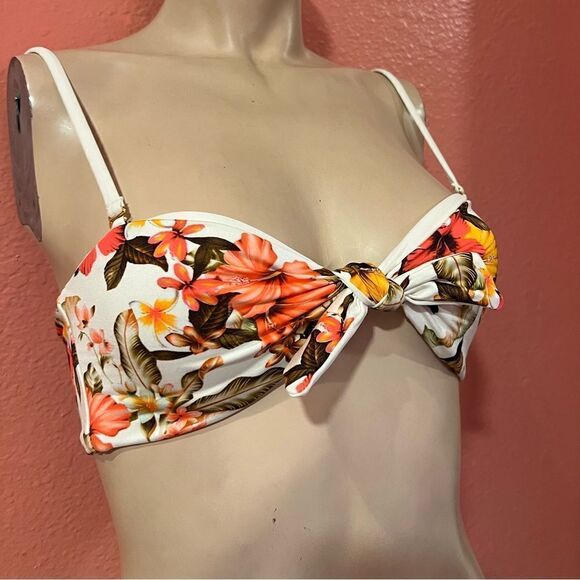 BEACH BUNNY TOP!! - Picture 1 of 7